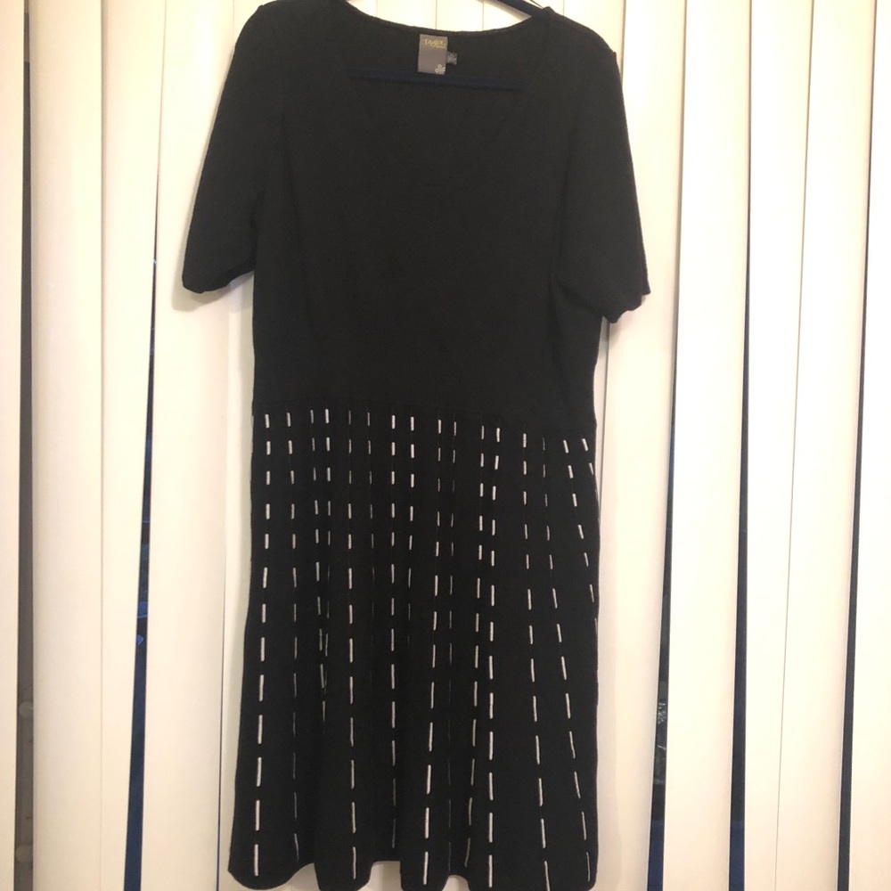 Black and White V-Neck Sweater Dress